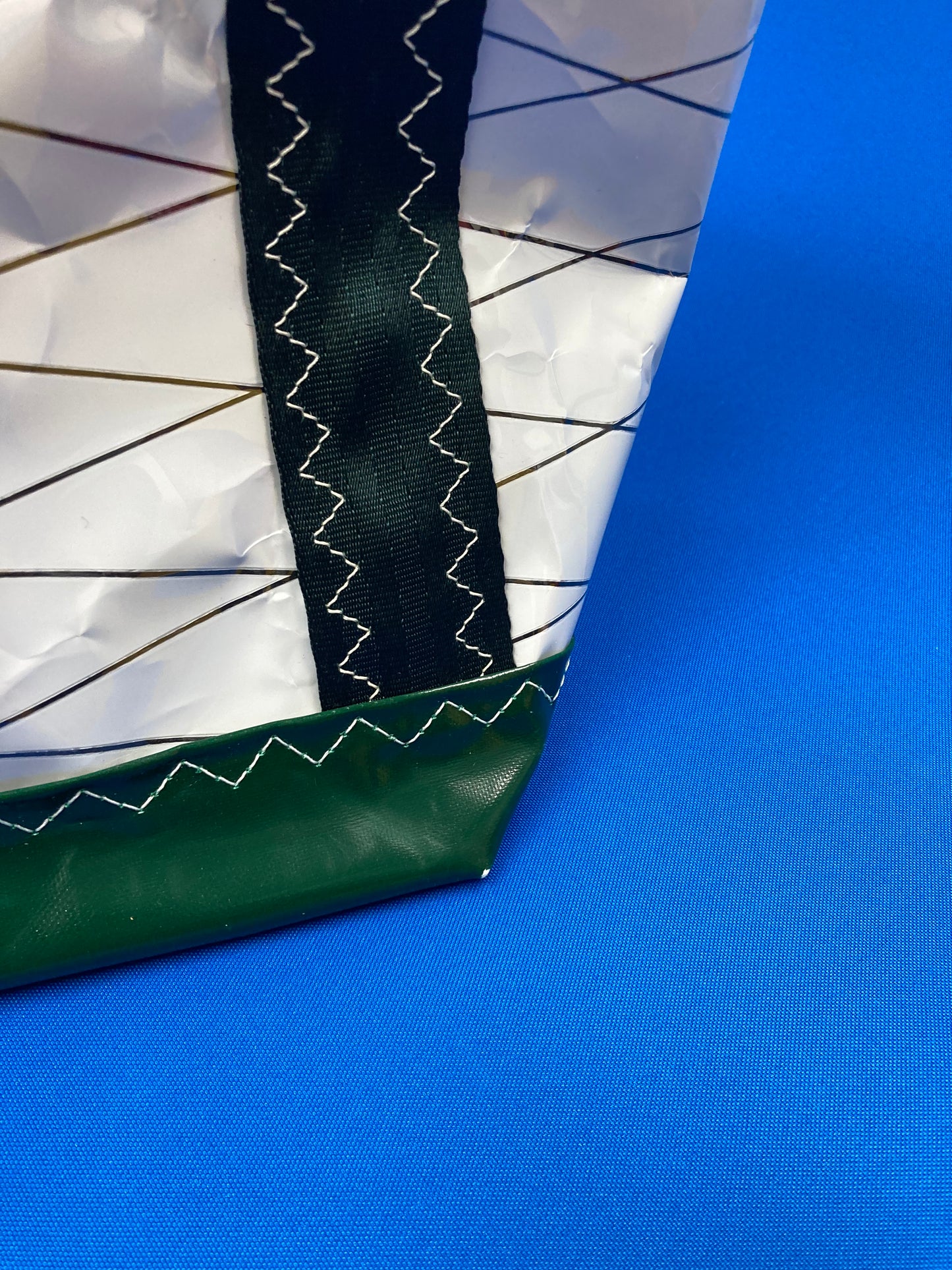 Stand up tote 173 green white yellow black