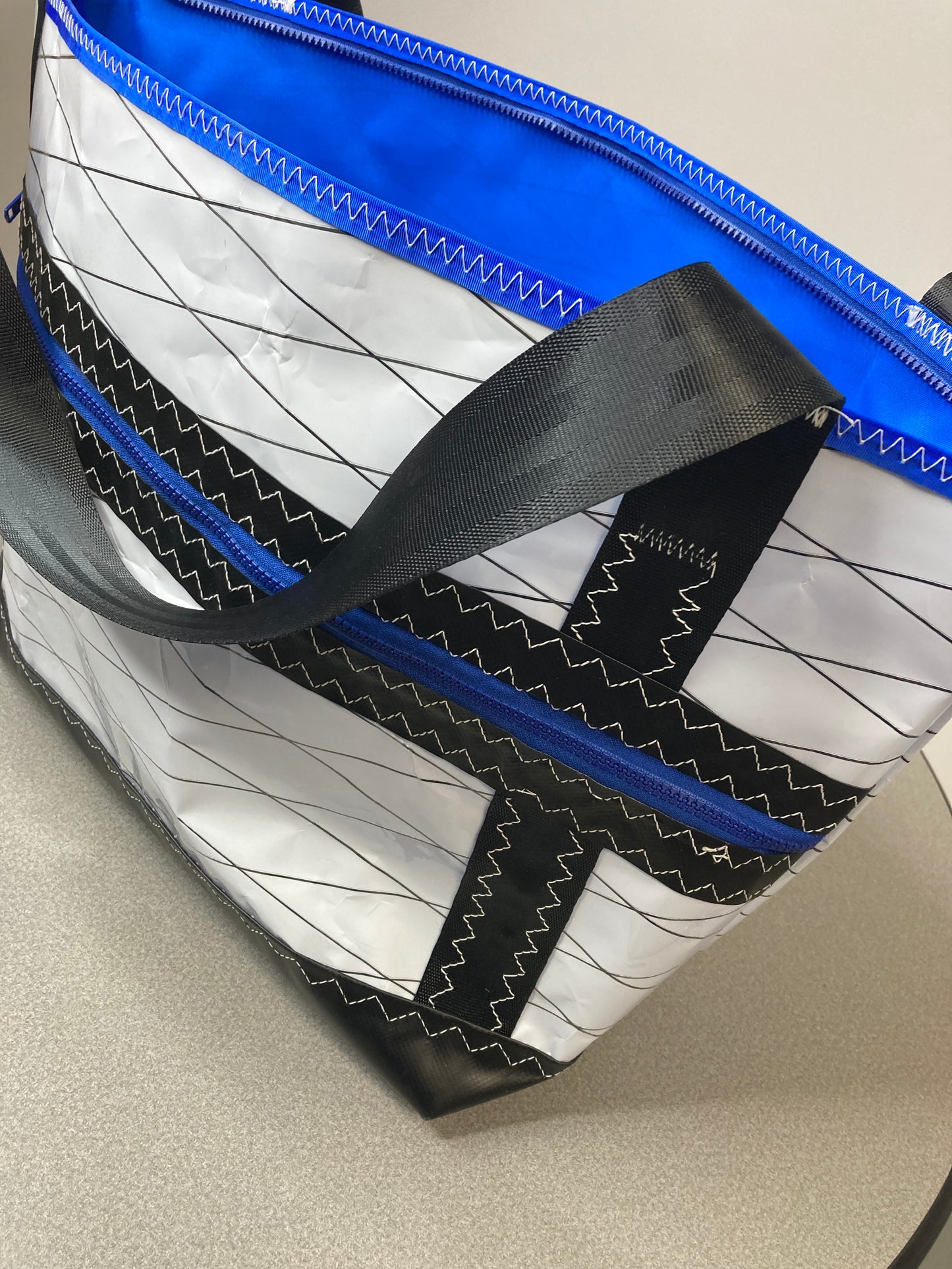 stand up bag # 181 white blue black