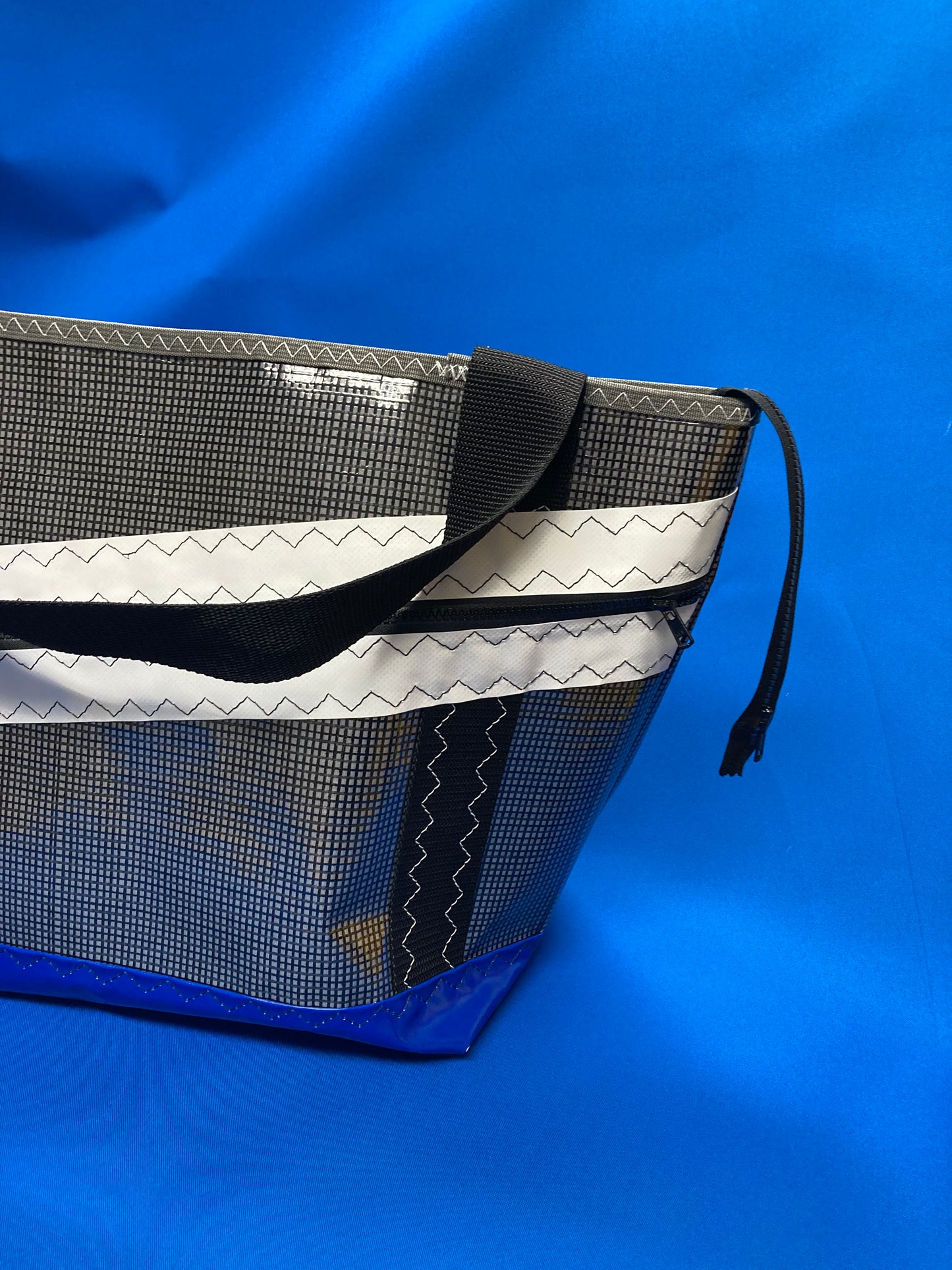 Stand up tote 171 black white blue